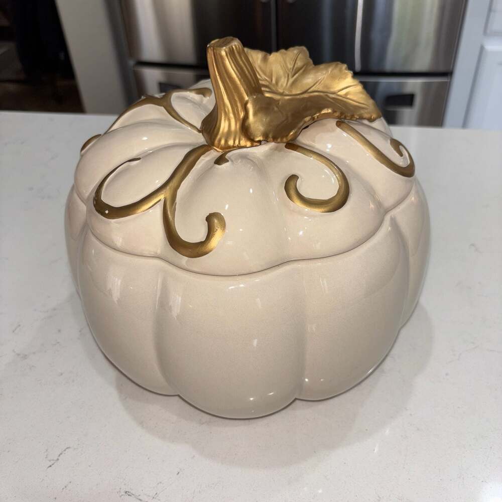 Cheryl’s Cookies Glazed Ceramic White/Gold Pumpkin Cookie Jar/Canister Sealing L